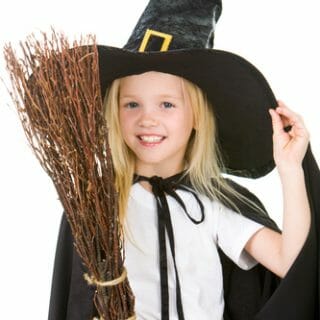 DIY Halloween Costumes for Kids Get ready to be inspired by these awesome DIY Halloween costumes for kids! These creative and easy diy costumes for kids are awesome & don’t worry if you’ve waited until the last minute! We’ve a few last minute Halloween costumes just for you! #Halloweencostumes #Halloween